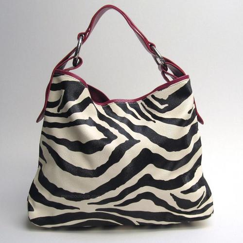 Zebra trends, tassen, schoenen, mode, interieur.. Eigenlijk alles. Dagelijks foto's, acties, trends, celebrities en shopping tips..