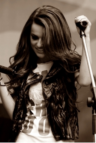 Dedicado a maior cantora brasileira Teen de todas!!! Se vc Também e um Gavatic segue :)