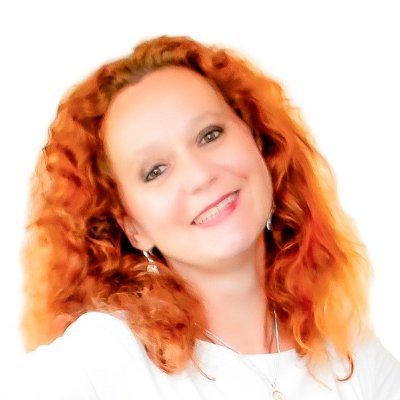 Revolutionary Rulebreaker, Spiritual Life-Transforming Mentor, Focused on supporting you to live your life your way.
Int Bestselling author, speaker. Mom