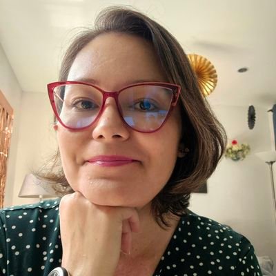 Natsrnt's profile picture. Con los pies en la tierra yo na'más bailo. Con el resto vuelo!