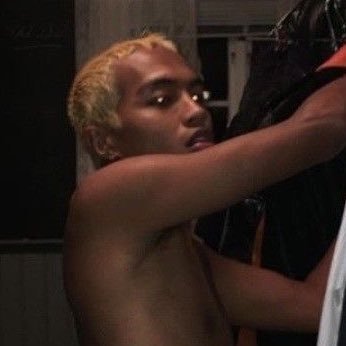 y9k03's profile picture. “Emails” 🇲🇽