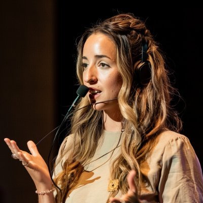 luciasmelody's profile picture. Astronomía🚀 Evangelista de música 🎹 Uniéndo las estrellas y las canciones.