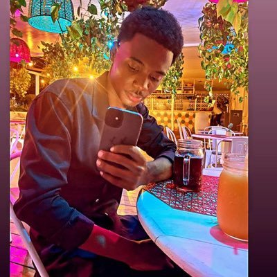 | Étudiant Finissant en médecine | Lecteur | Bibliophile | Seriephile | Mélomane | @realmadrid #CR7🐐 #KMbappé🤴| Repost