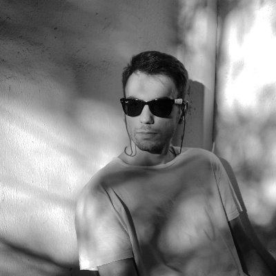 sourtakis03's profile picture. Νυστάζω ανελέητα. Ή πεινάω ανελέητα. Ποτέ δε μπορώ να αποφασίσω.