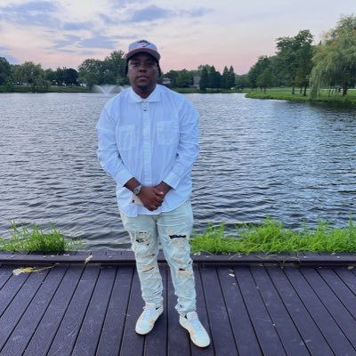 #Entrepreneur #Ambitious #Chicagoforlife #TeamLeo #WrestlingFan #WarriorsFan #SteelersFan #CubsFan #LoveSportsingeneral #VideoGamer SC & IG:@CashChasing_CJ