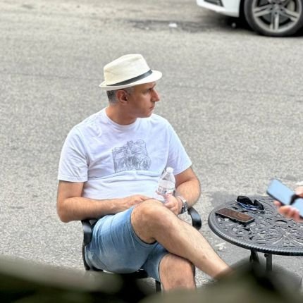 ashoo_23's profile picture. به قول مادربزرگم: غریبیْ پسر