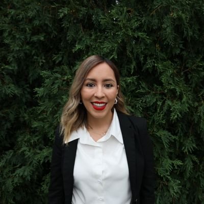 Directora de Biliteracy, Latina PhD student, servant, and daring leader who believes in the phrase ¡Sí se puede!