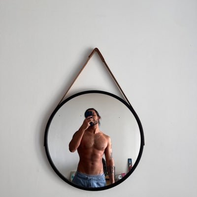 devendo e lutando . https://t.co/Sn3VpnyITG