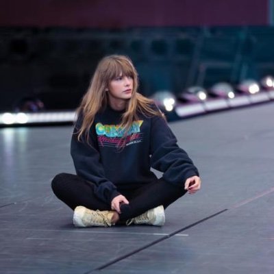 el_swifts's profile picture. elliott • they/them • 29 • aspiring hot artist • gaylor swift truther • polyamorous homebody • kansas city breath mints forever 🍬