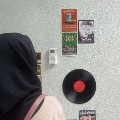 hurritothecane's profile picture. A lone vulture.