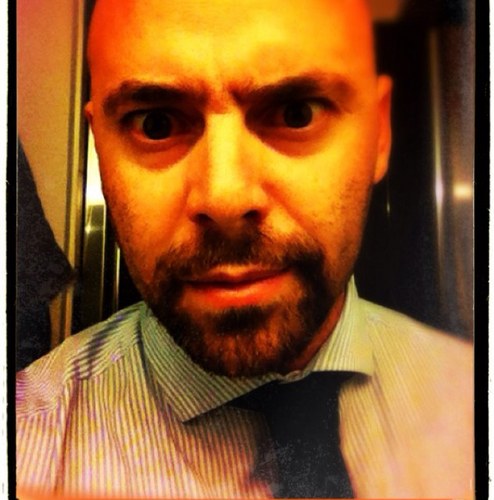 bizzzzzio's profile picture. Siamo qui a pettinare le bambole