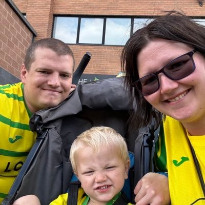 Married to @SimonShea62493, self-taught photographer, lover of all wildlife, supports @NorwichCityFC