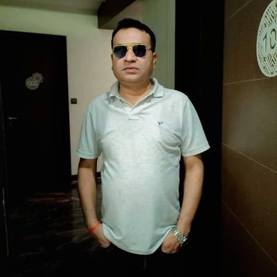 Secular banke desh ke khilaf bolne se achha hai ki hum sampradayik banke desh ke paksh mein bole.