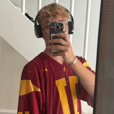 sunrise_abram's profile picture. actually jeremy knox ☀️ - main: @pukvtwt - priv: @peevtwt - 2025📚1 - i don’t fw anything harry potter related