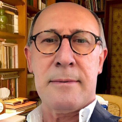calirobe's profile picture. L’Individuo è la dimensione quantitativa dell’Essere, la Persona ne è la qualità.