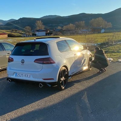 Golf GTI TCR 🏎️💥🔥.Computer engineer 👨🏻💻. Master Videogames & IA 🎮❤️. Sólo lograrás lo imposible, rodeándote de gente en quien confías.