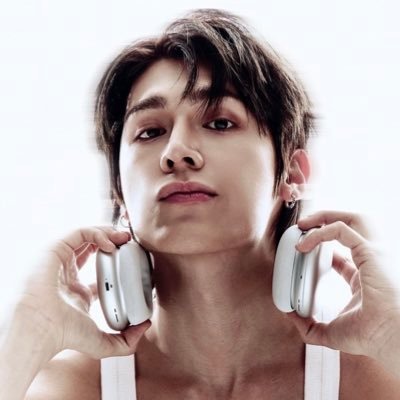 st4rsshitz's profile picture. i choose @peatwasu over everyone