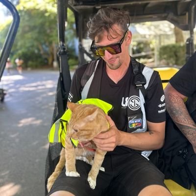 JayBergNFG's profile picture. Seattle based freelance production tech, touring the world, building dream worlds, and promoting others' art is my passion 🖤

Your GrandMAs favorite tech 😘