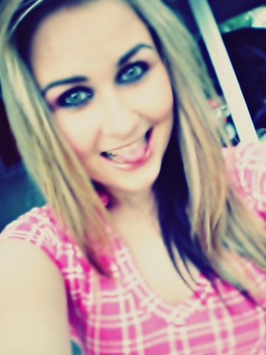 umaloirona_'s profile picture. 