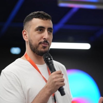 ItsMrDesk's profile picture. Founder & CEO @ Hotdesk | Forbes 30U30