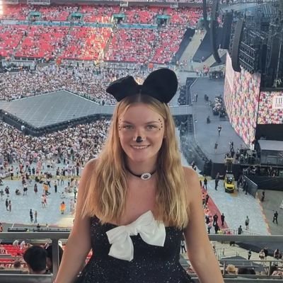 24 🇩🇪
1989 Cologne |
Rep Manchester |
JBB London 19 |
Eras Tour x 12 🥺 |
tiktok: kaya.mari |
insta: alltootaylorswt / kayaxmaria