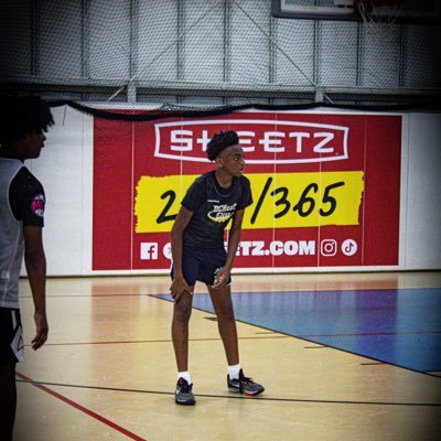 |Toni “Midrange T” Osahor jr| |5’11 Combo Guard 🏀| |C/O 2028🎓| | 3.57 GPA 📚| |Sherwood High School| |Toniosahorbb@gmail.com| LLMA❤️