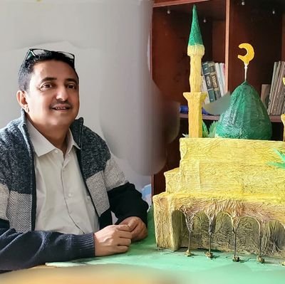 كاتب وشاعر وموسيقي.
اكتب كل ما يدور في خلدي وليس لأحدٍ كان سلطة على قلمي.