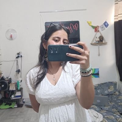 mahiimouse's profile picture. 21 • 🏳️‍🌈 • INFP-T • 'Well, I’m not a poet. I’m just a woman.'