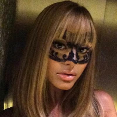 𝒮𝑒𝒾𝓇𝑒𝓃𝒶 Profile