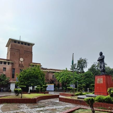 Viveksh13206023's profile picture. Student 
Of
DU🏛️