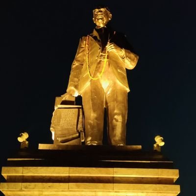कोई भी जगह हमेशा, खाली नहीं रहती, जहाँ कोई नहीं बैठता, वहाँ धूल बैठ जाती है।
#FB 💯%