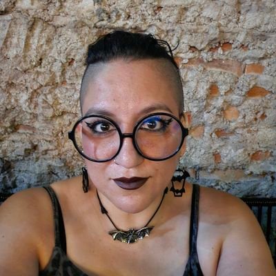 🕸🧙🏼🖤Todo lo que me llega, lo cuestiono, lo deconstruyo y lo reinvento a mi manera.
Be Cool, Don't be Culo.
All iZ Well. Amor no quita conocimiento🖤🦇