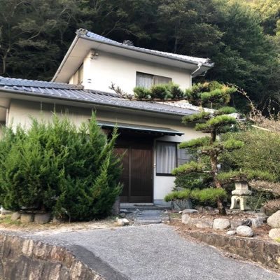 na0suk's profile picture. なおすけと読みます。山奥ニートと葉梨はじめさんをリスペクトする遁々世民です。四国愛媛県松山市でシェアハウスを運営してます。お問合せは本アカウントへのDMにて承ります。