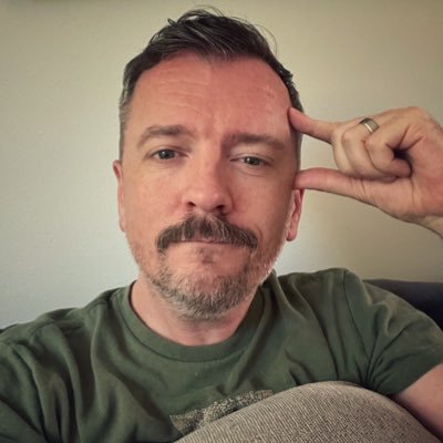 Nerdy nurse. Dungeon master. Aspiring artist. Gaymer.