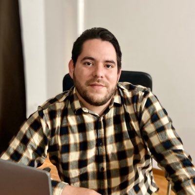 Me gusta el cine y las Ciencias Políticas. Te invito a que vivamos y discutamos juntos las últimas noticias en VenezuelaEnVivo11 en YouTube.