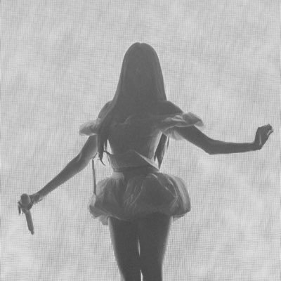 sitnimedo's profile picture. Empty girl, empty bio.