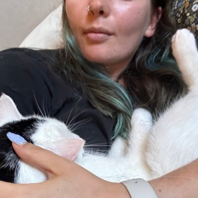 chmpgne_sprnva's profile picture. тяжко жити шкода вмерти