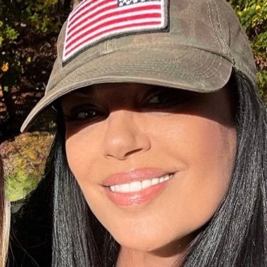 Tech 👩🏻💻Proud MAMA 👩🎓👨🏻🎓 Old School Common Sense 🧐 Classic Rock🤘Mountains over Beach 🌄 Traveler 🌎 FAMILY ❤️FREEDOM 🇺🇸#MAGA