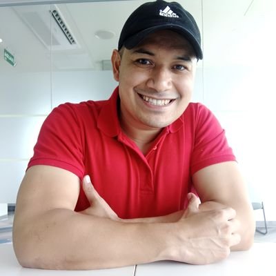 Comunicador y productor de espacios de noticias y entretenimiento para medios y redes sociales.