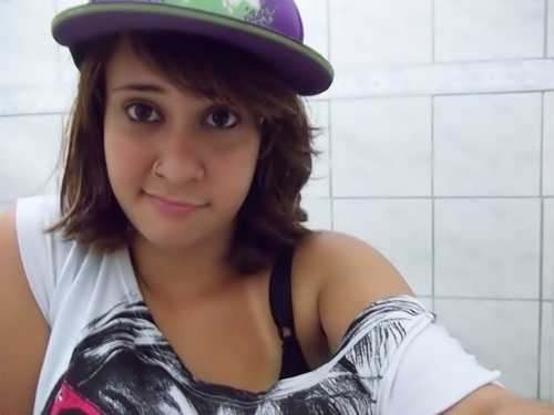 15anos,chata,que é apaixonada pelo o @justinbieber, marida da @_BiaaSantoos,nenem do @sefudemano   e moro no inferno (y'