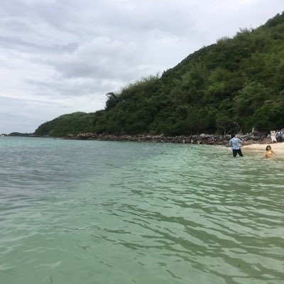 AdzXbunwut's profile picture. 