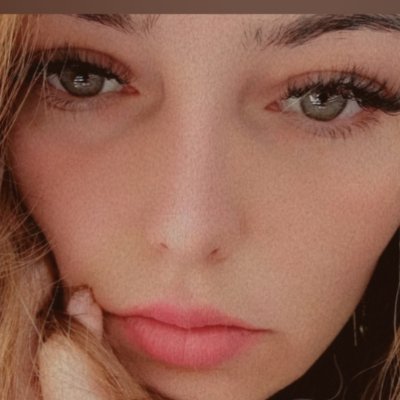 kim_emma2312's profile picture. 