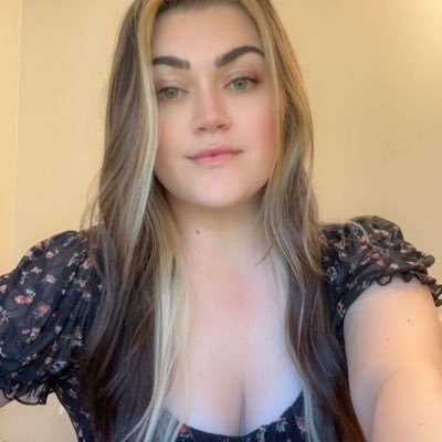 emzzilyy's profile picture. • 27 • mommy • she/her/attack helicopter 🌈 •