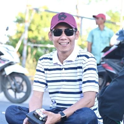 efrachman81's profile picture. Lecturer di Universitas Annuqayah/
Santri Demokrasi Jawa Timur/ Peziarah Spiritualitas Cinta Nusantara & Owner @Hooki_Kafe Pamekasan