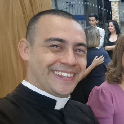 Padre, estudante de história,  tenho um canal no YouTube.