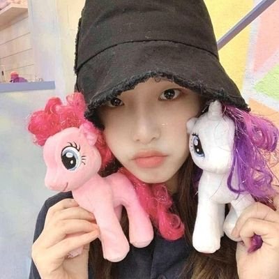 Doğumdan beri gg stan ve hala izone ve wjsn cb bekliyor