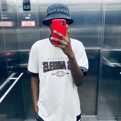 Kg_otsoo's profile picture. ⚽ Soccer Enthusiast | IT Student 🎓 | @lfc & @KaizerCheifs fan| Tweeting about all things football |