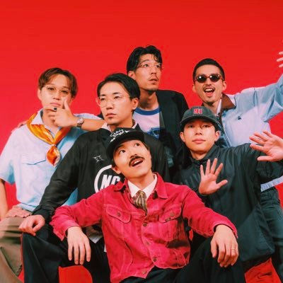 富山を拠点に活動する 5MC1DJの“日常を祝う”ラップグループ。実在する記念日や国民の祝日にまつわる楽曲を制作中。目標は365日分を全て祝うことだがまだまだ道半ば。 ボヤキポストはシタバが書いています。