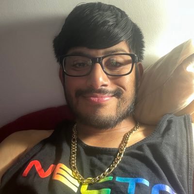 Gay 🏳️🌈 Love musical Gamer Watch lgbt and tv series Watch movies Sing etc