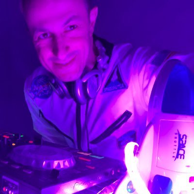 🧬 software engineer dealing with misbehave AI models 🎧 dj mixing synthetic dark waves, techno and progressive house